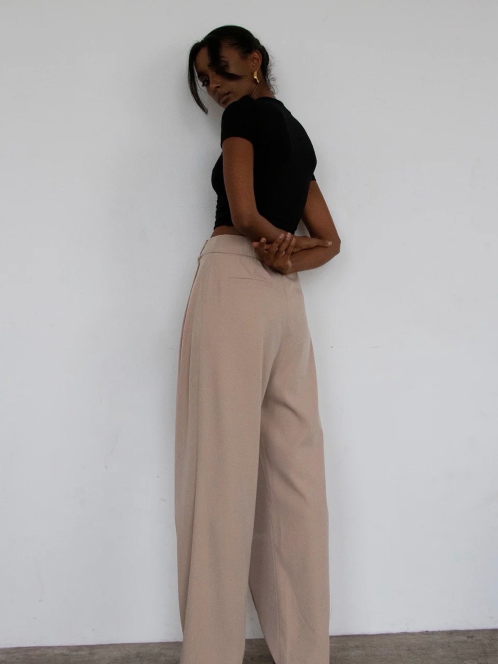 Re Ona High Rise Joey Suit Trouser in Sand